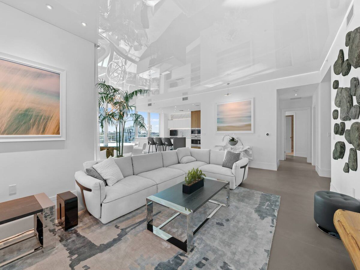 Paramount Fort Lauderdale 605: Luxury Living with Elegant View